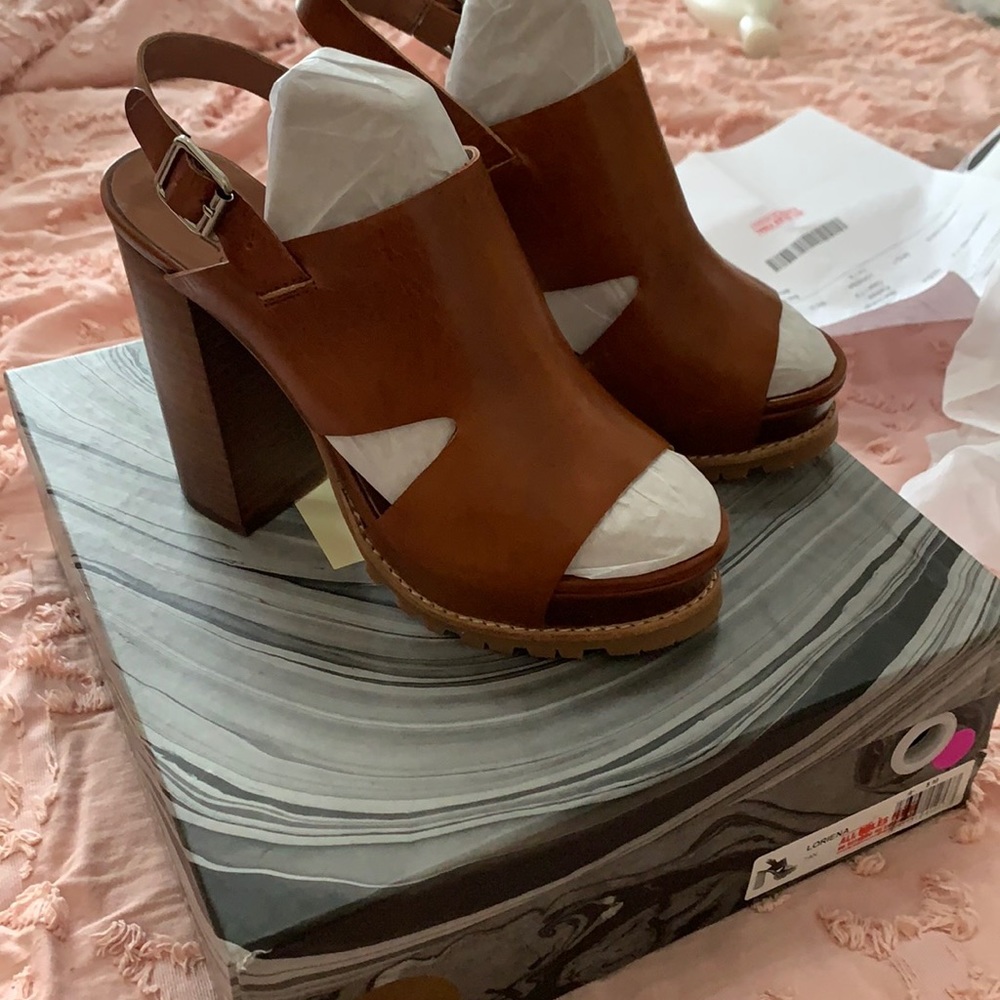 Jeffery Campbell loriena